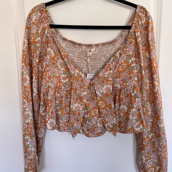 DAISY & DELILAH Calder Tie Front Cropped Top - Picture 7 of 15